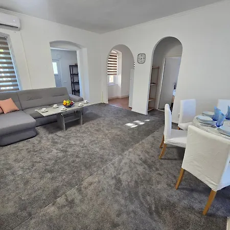 4 Bedroom Smiljana 3 * غييكا