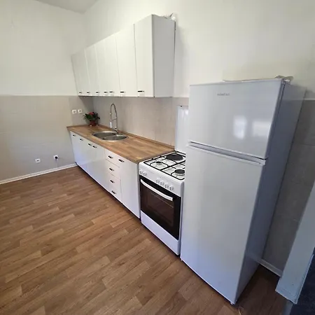 4 Bedroom Smiljana 3 شقة غييكا